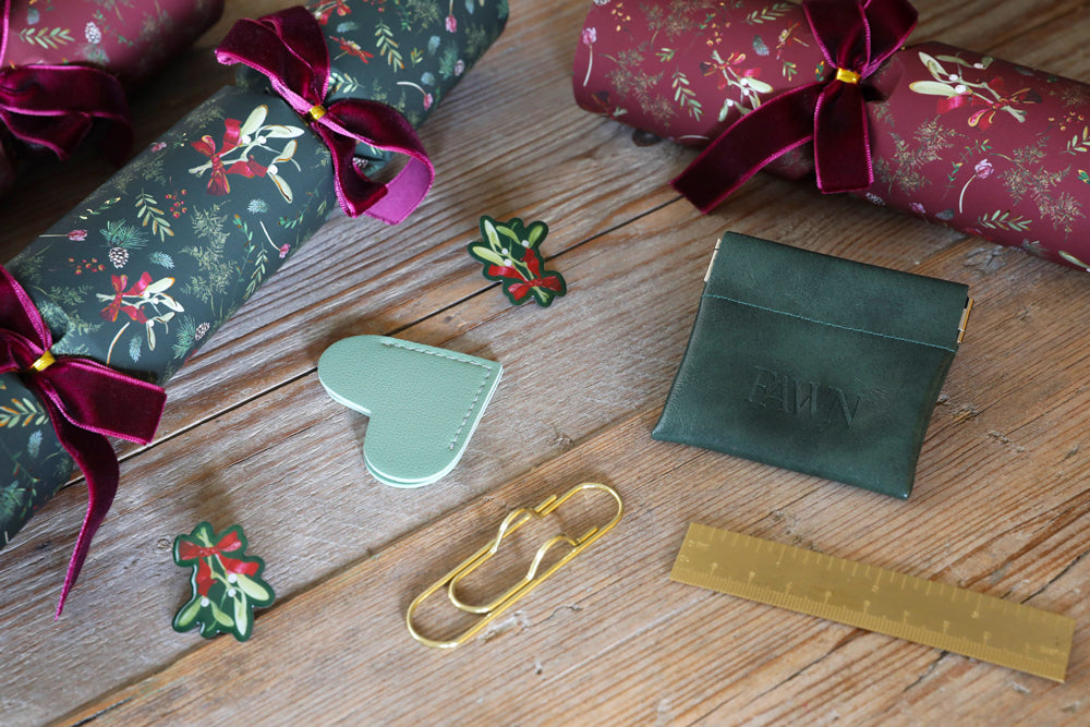 Fawn 6 12" Hand Rolled Crackers in a Gift Box PACK 6